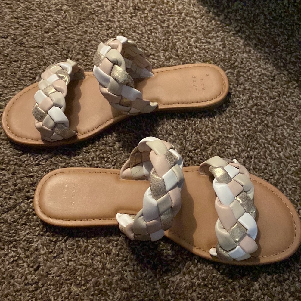 Great for all outfits. Comfortable throughout the day